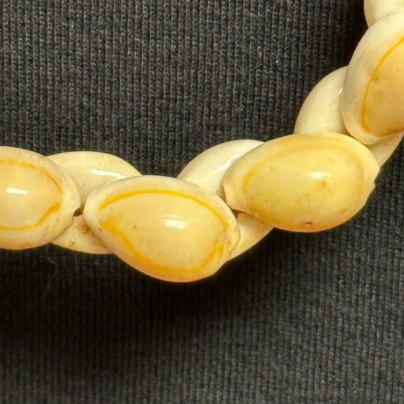 Vintage Double Cowrie Shell Necklace Hawaiian Wedding Lei 17.5 in. - Picture 5 of 13